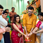 ‘দ্য অরা গ্যালারি’ তাঁত,খাদি সহ স্বদেশি বস্ত্রের সম্ভার।